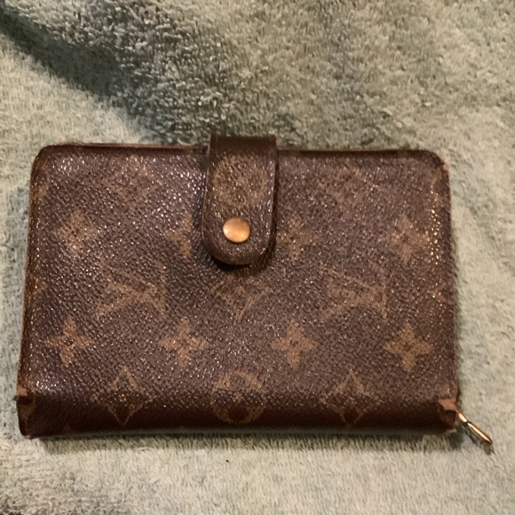 Louis Vuitton Handbags - Authentic LV Vintage Kisslock 2-Piece Wallet